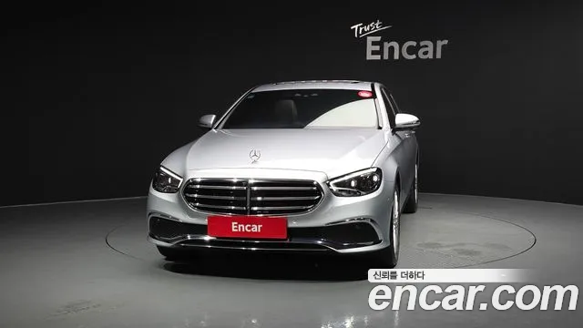 Mercedes-Benz E-Class 2022 thumb 4