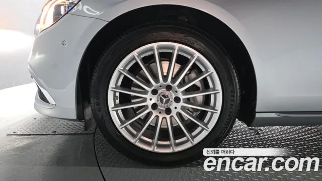 Mercedes-Benz E-Class 2022 thumb 6