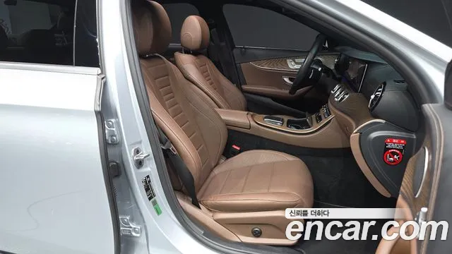 Mercedes-Benz E-Class 2022 thumb 12