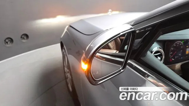 Mercedes-Benz E-Class 2022 thumb 10