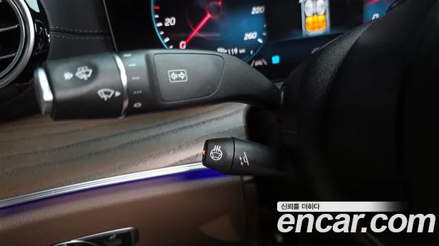 Mercedes-Benz E-Class 2022 thumb 5