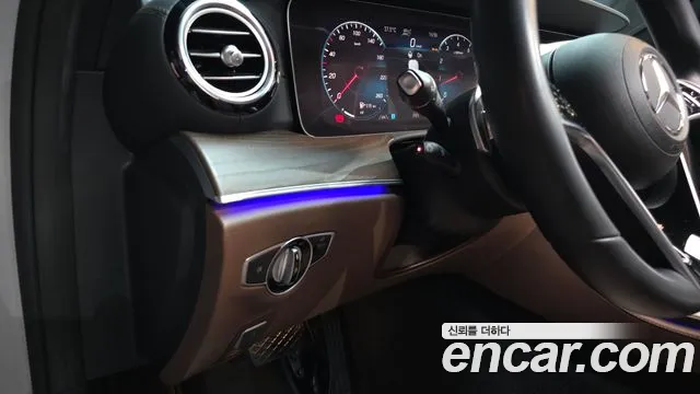 Mercedes-Benz E-Class 2022 thumb 7