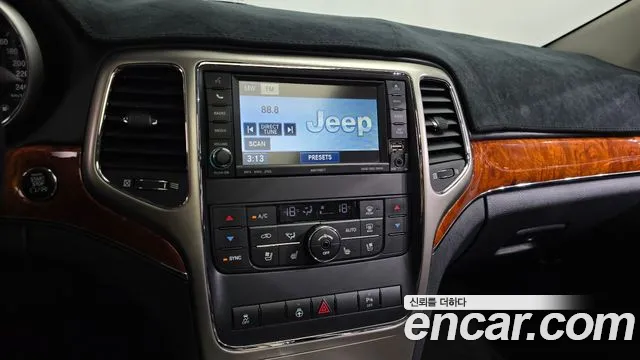 Jeep Grand Cherokee 2010 thumb 9