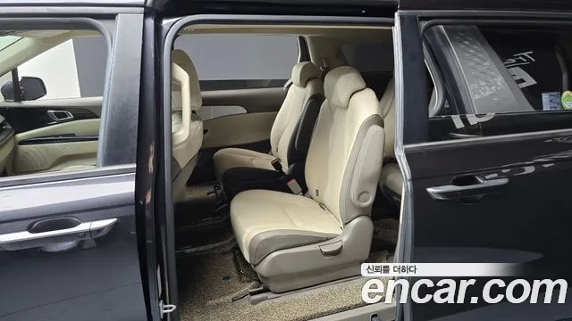 Kia Carnival 2021 thumb 9