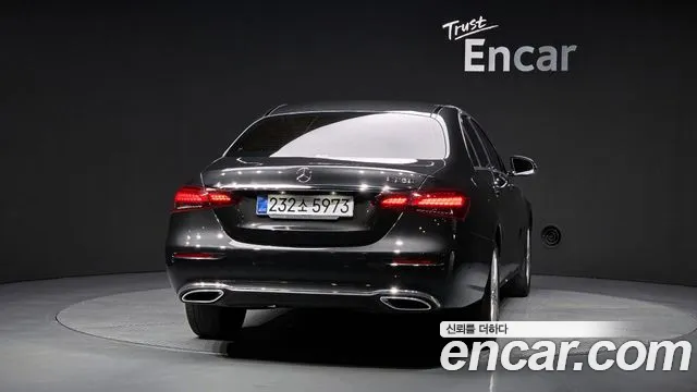Mercedes-Benz E-Class 2022 thumb 12