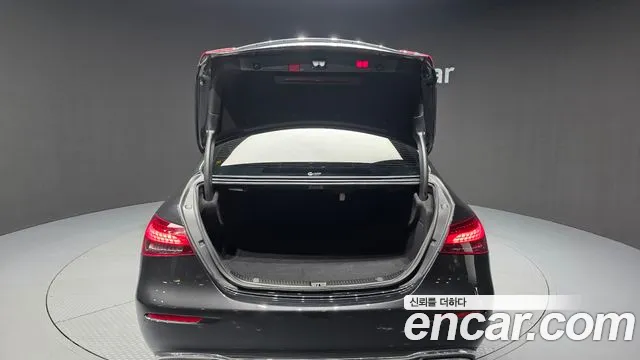 Mercedes-Benz E-Class 2022 thumb 6