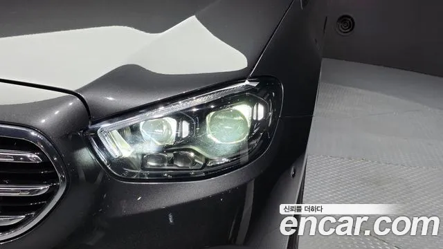 Mercedes-Benz E-Class 2022 thumb 7