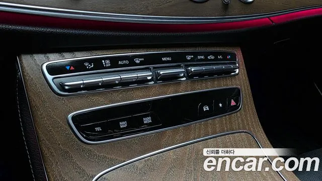Mercedes-Benz E-Class 2022 thumb 11
