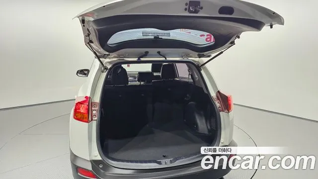 Toyota RAV4 2015 thumb 4