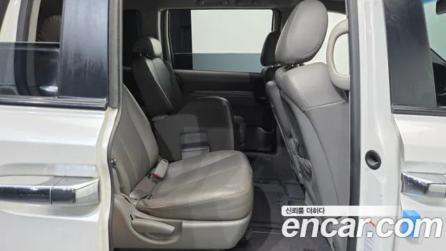 Kia Canival 2012 thumb 12