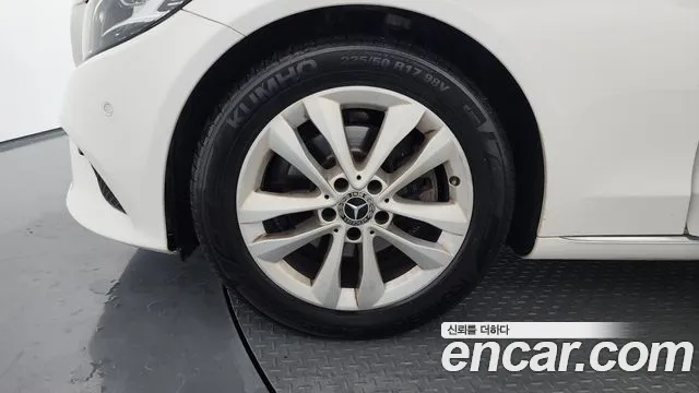 Mercedes-Benz C-Class 2019 thumb 4