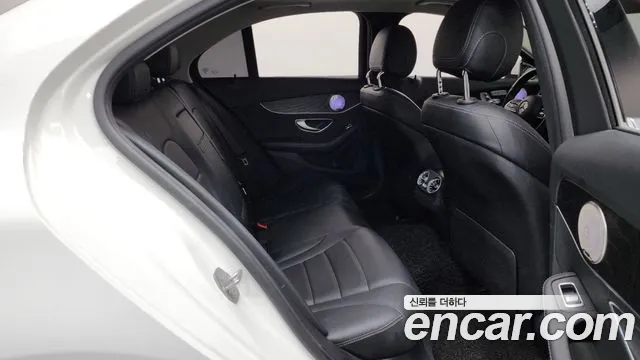 Mercedes-Benz C-Class 2019 thumb 8
