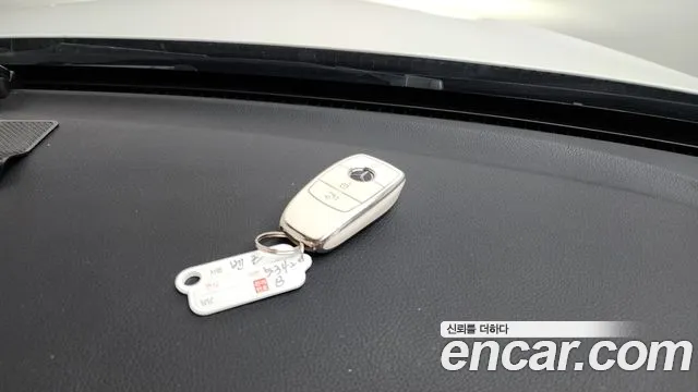 Mercedes-Benz C-Class 2019 thumb 11