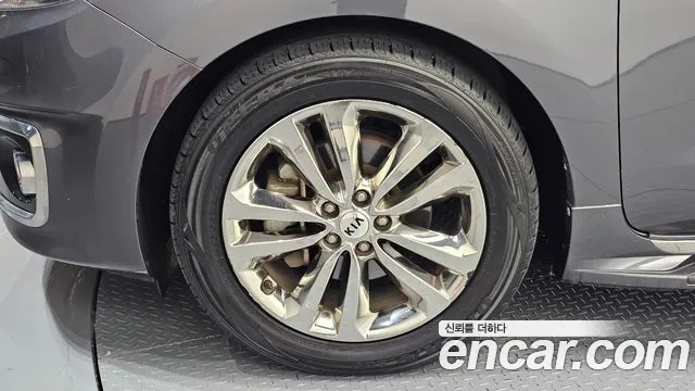 Kia Carnival 2016 thumb 5