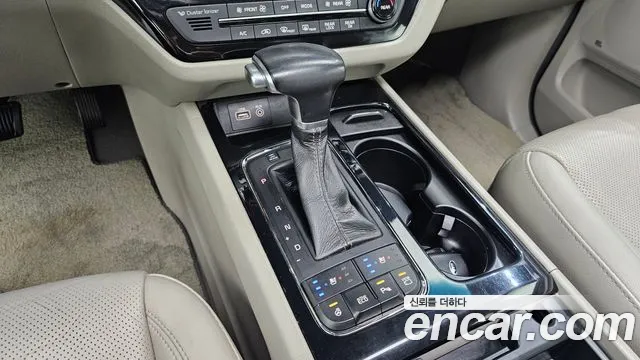 Kia Carnival 2016 thumb 9