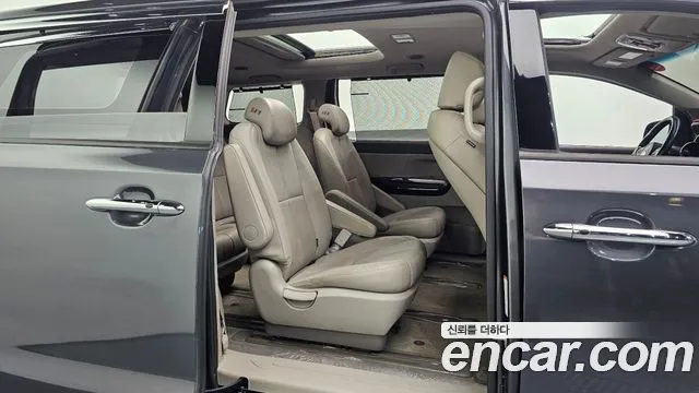Kia Carnival 2016 thumb 11