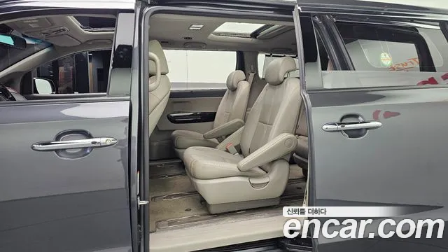 Kia Carnival 2016 thumb 12