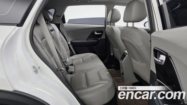 Kia Niro 2016 thumb 10