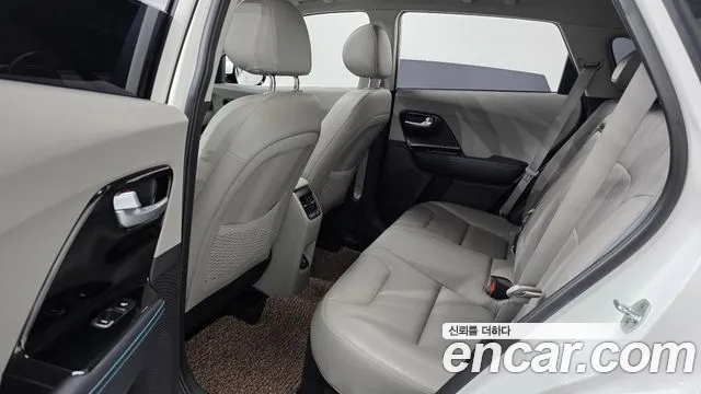Kia Niro 2016 thumb 11