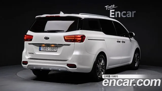Kia Carnival 2019 thumb 2
