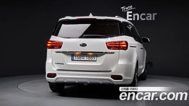 Kia Carnival 2019 thumb 4