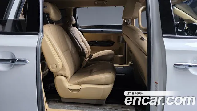 Kia Carnival 2019 thumb 11
