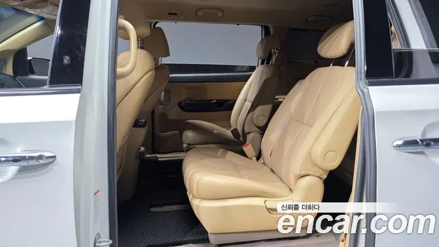 Kia Carnival 2019 thumb 12