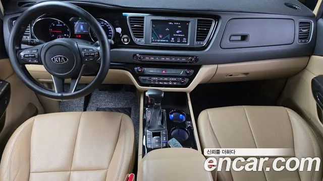 Kia Carnival 2019 thumb 3