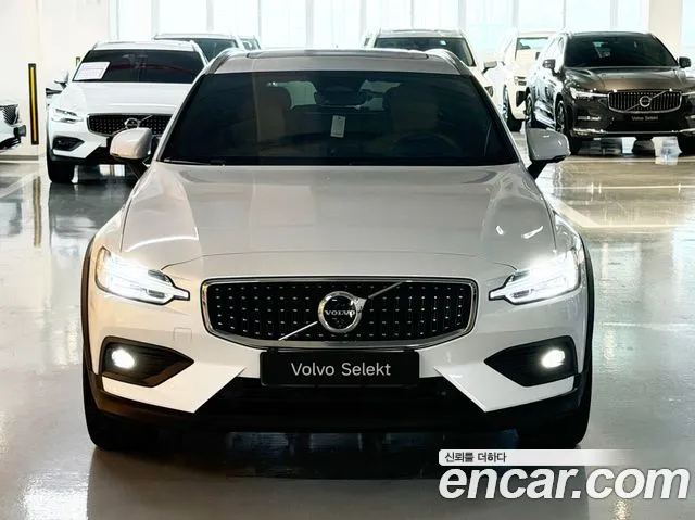 Volvo V60 Cross Country 2025 thumb 3