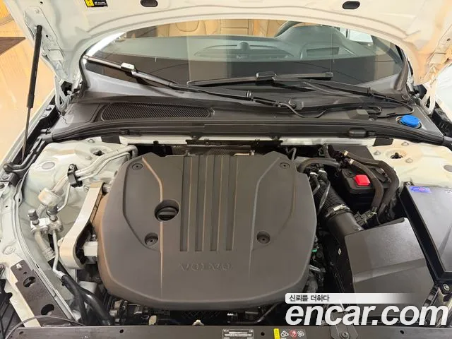 Volvo V60 Cross Country 2025 thumb 6