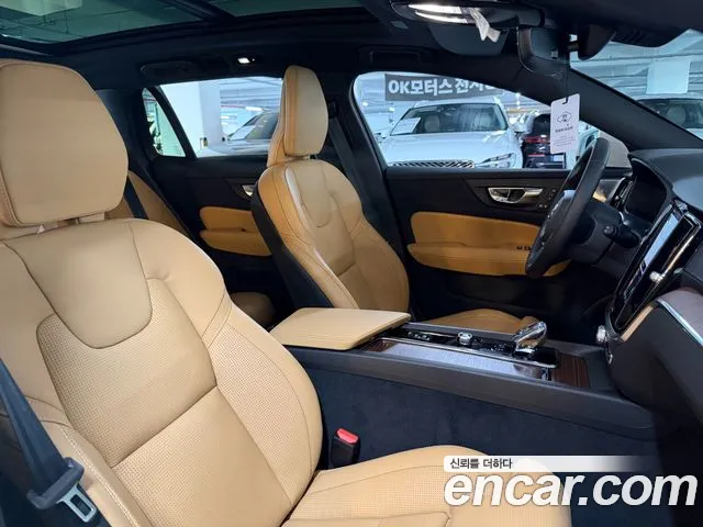 Volvo V60 Cross Country 2025 thumb 10