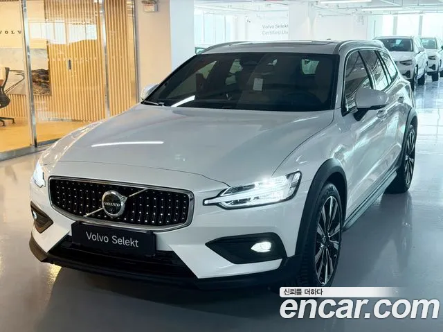 Volvo V60 Cross Country 2025 thumb 12
