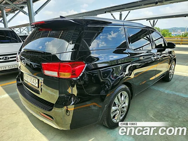 Kia Carnival 2016 thumb 4