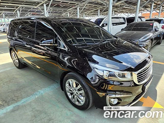 Kia Carnival 2016 thumb 10