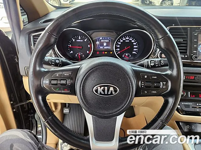Kia Carnival 2016 thumb 9