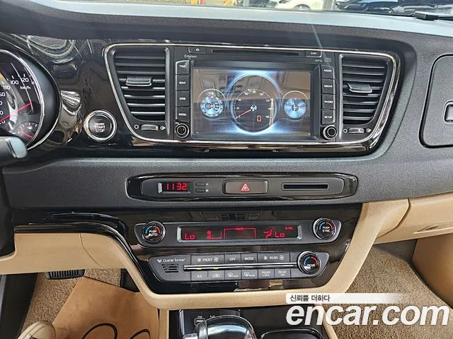 Kia Carnival 2016 thumb 2