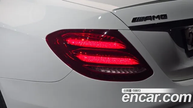 Mercedes-Benz E-Class 2019 thumb 12