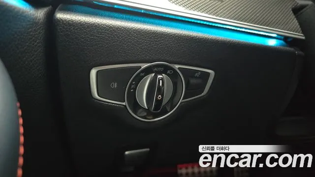 Mercedes-Benz E-Class 2019 thumb 9