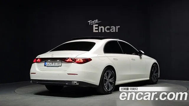 Mercedes-Benz E-Class 2025 thumb 6