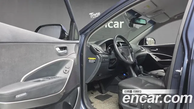 Hyundai Santafe 2017 thumb 12