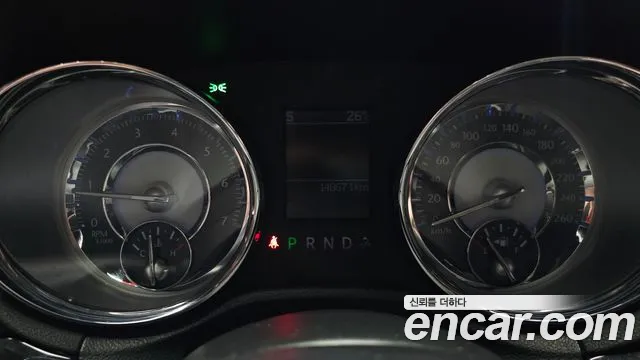 Chrysler 300C 2011 thumb 8