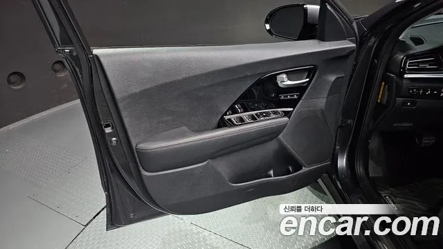 Kia Niro 2021 thumb 2