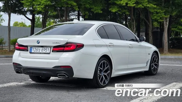 BMW 5 серии 2022 thumb 2