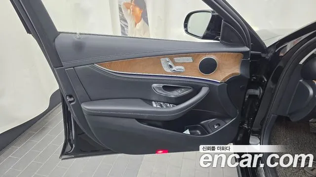 Mercedes-Benz E-Class 2019 thumb 2