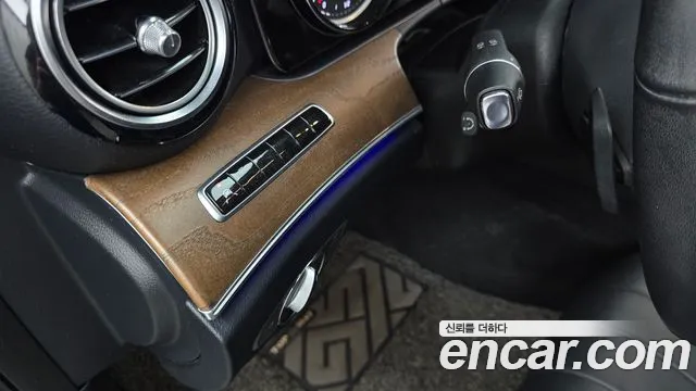Mercedes-Benz E-Class 2019 thumb 5