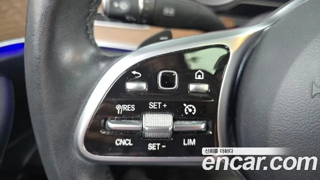 Mercedes-Benz E-Class 2019 thumb 9