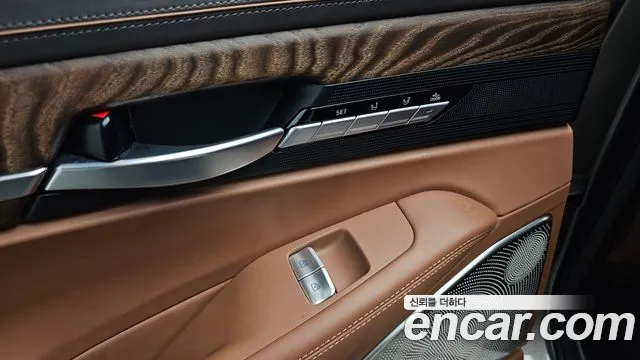 Genesis G90 2020 thumb 2