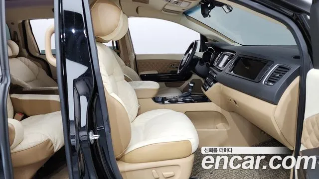 Kia Carnival 2020 thumb 2
