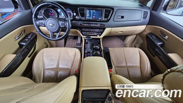 Kia Carnival 2019 thumb 2