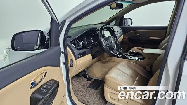 Kia Carnival 2019 thumb 10